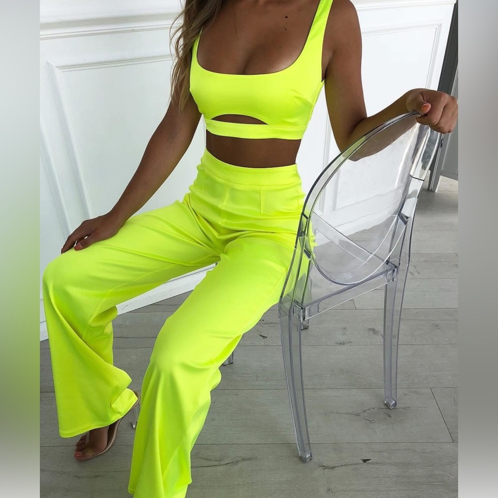 NWT White Fox Boutique 2 piece set. Less talk pants and matching crop top S